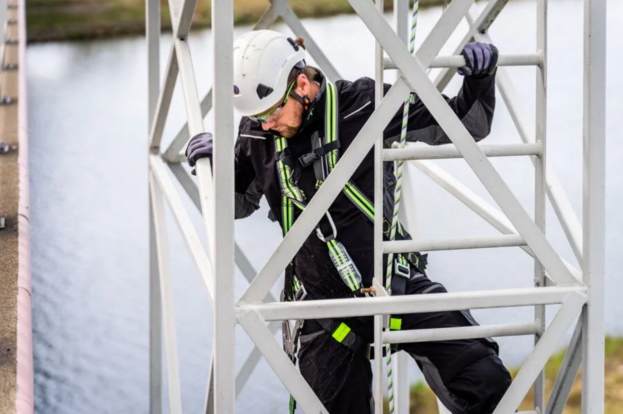 d8a778cfeb58c825cd778997c48d022f