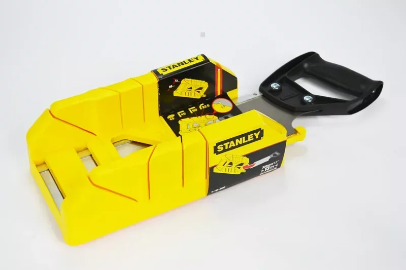 PRZYRZNIA Z TWORZYWA 35