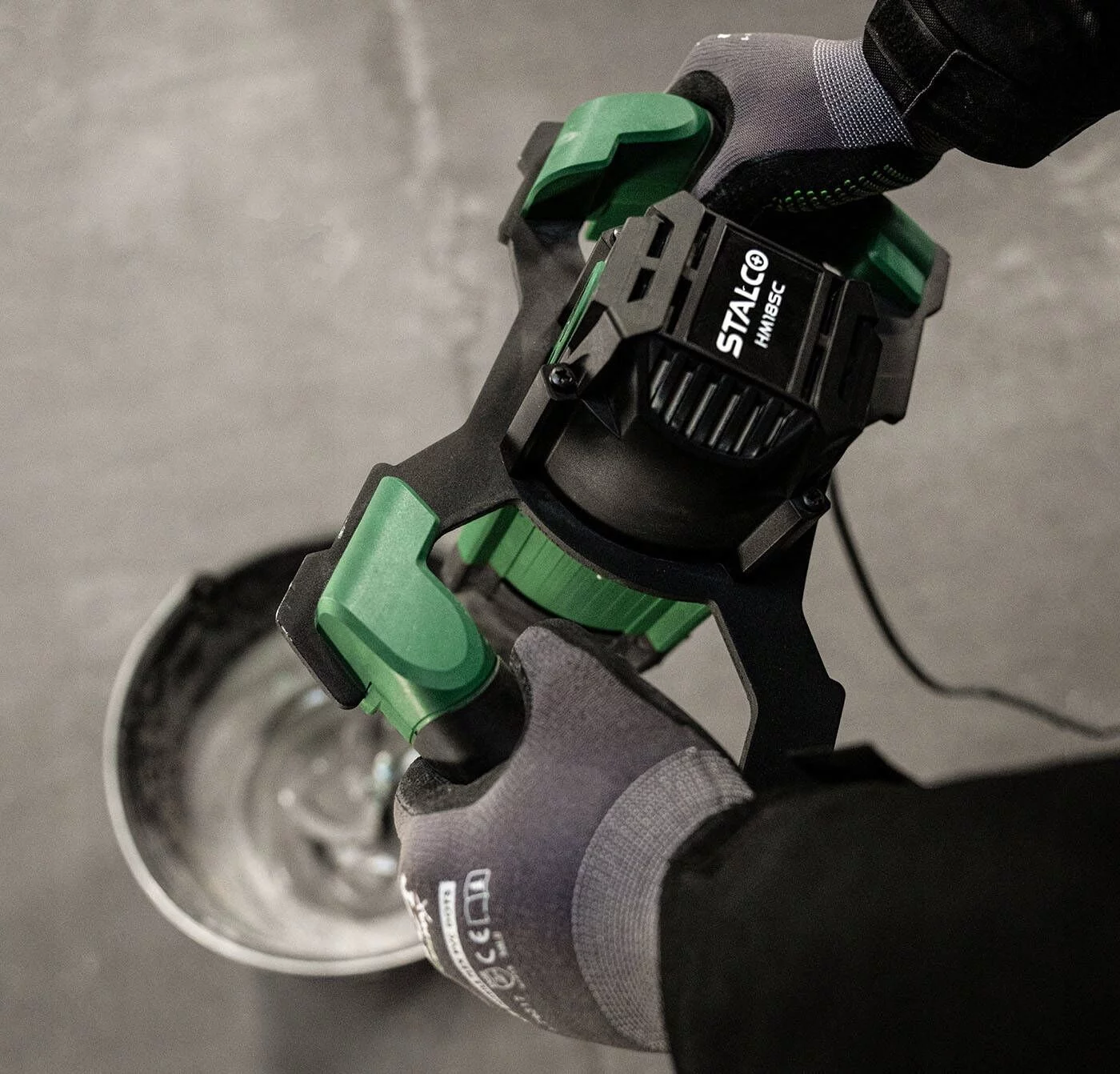 a0e3d57abf5d7f7d3253e9c961ced895