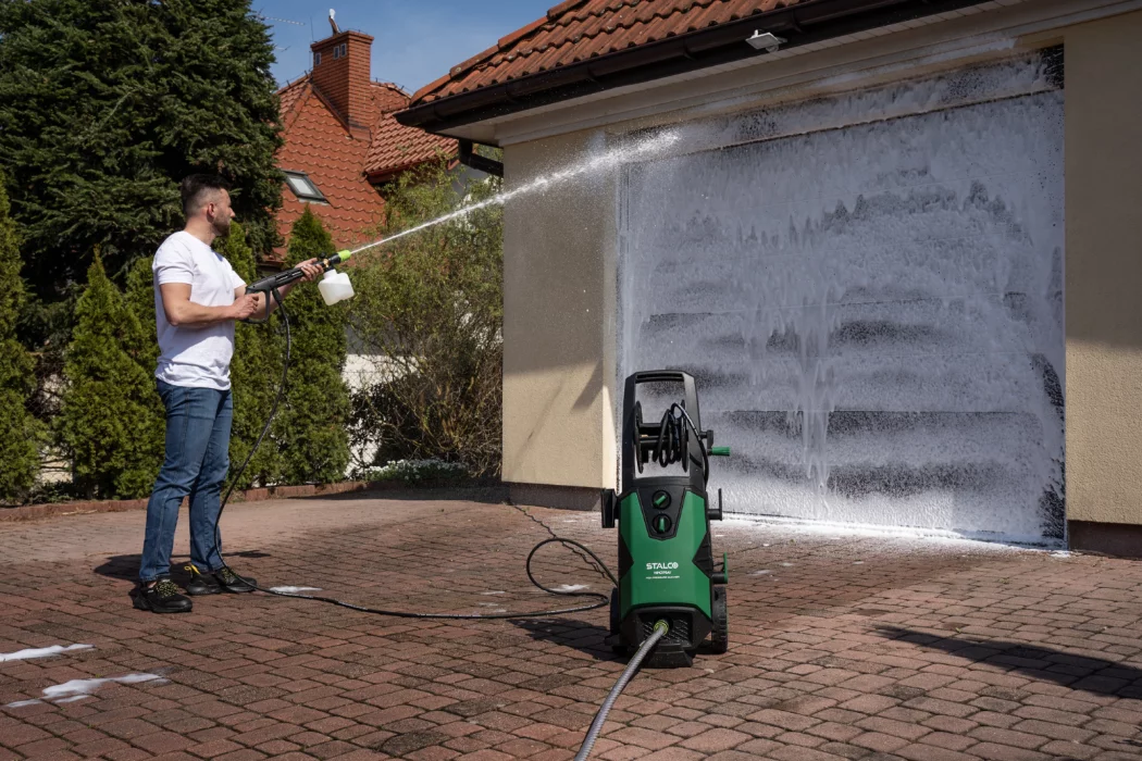 ŚRODEK DO CZYSZCZENIA DACHÓW I ELEWACJI